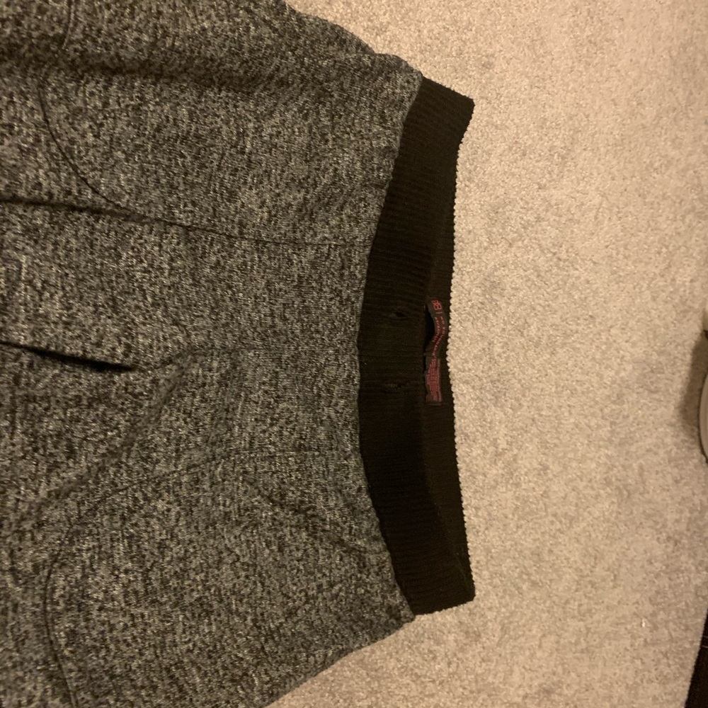 Gray sweatpants with pockets on the side - Picture 4 of 5